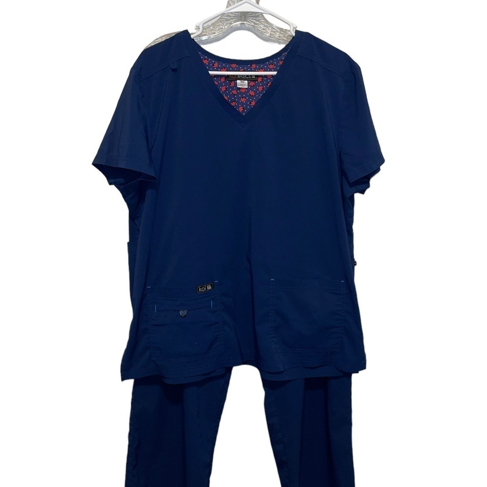 Navy Women's Scrub Set